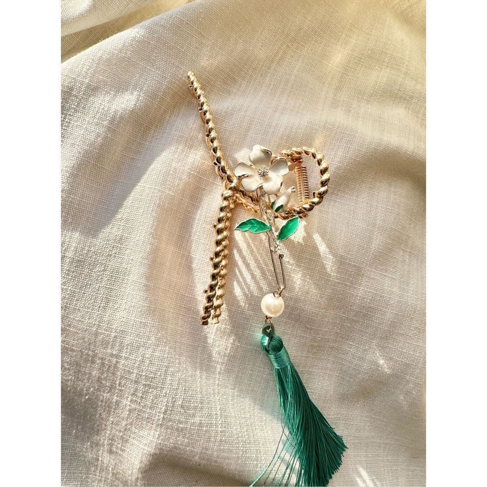 Gold flower hair clip with jade green tassel